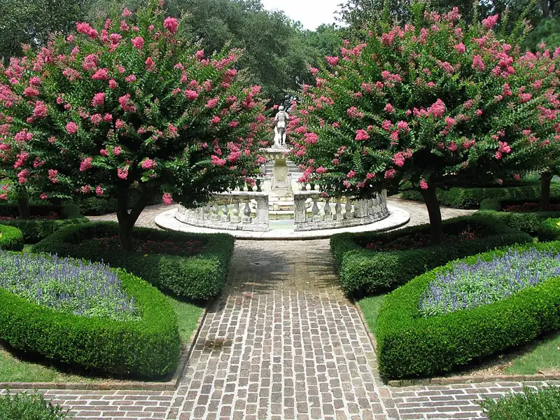 Elizabethan Gardens